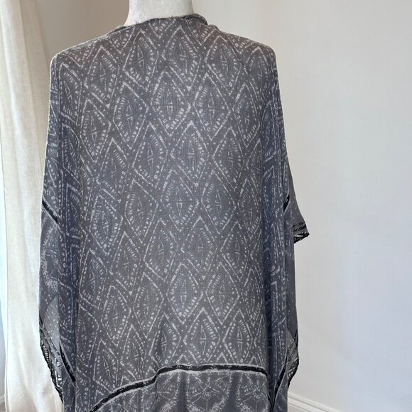 Gray Boho Geometric Kimono Lightweight Sheer Tassel Trim Shawl Wrap - Picture 6 of 15